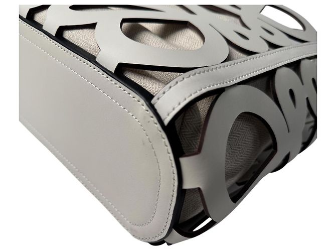 Borsa Tote Loewe Anagram Cutout da donna Bianco - vista 10