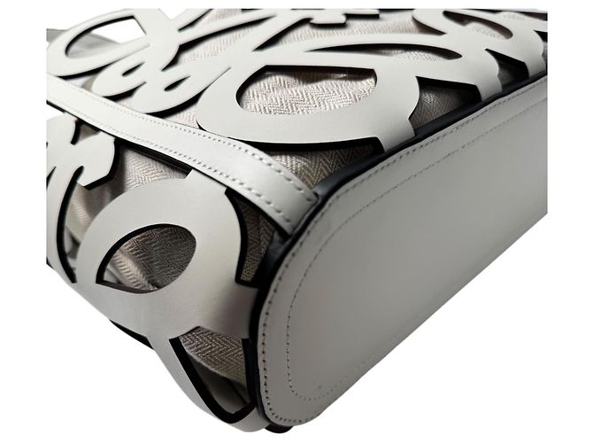 Borsa Tote Loewe Anagram Cutout da donna Bianco - vista 11