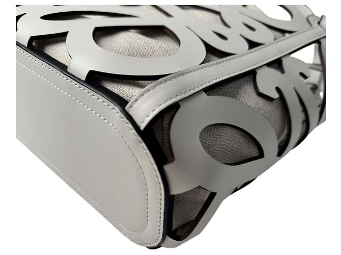 Borsa Tote Loewe Anagram Cutout da donna Bianco - vista 12