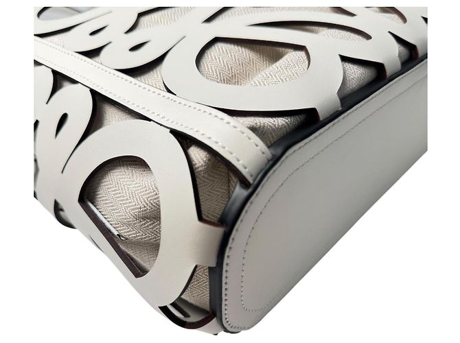 Borsa Tote Loewe Anagram Cutout da donna Bianco - vista 9