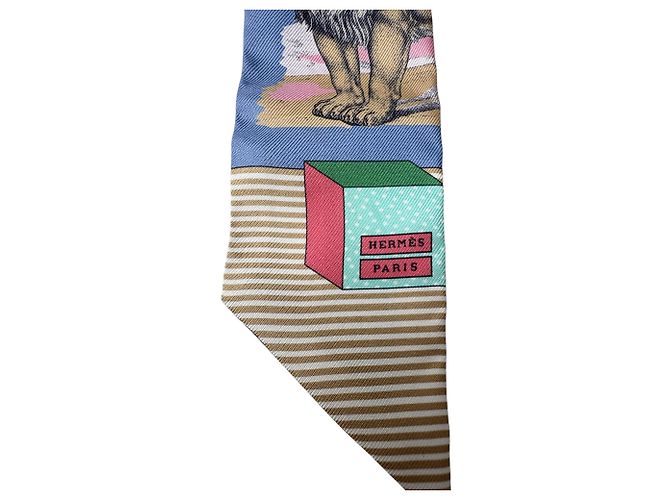 Hermès Foulard Twilly Hermes Grand Théâtre Nouveau Rosa Blu - vista 5