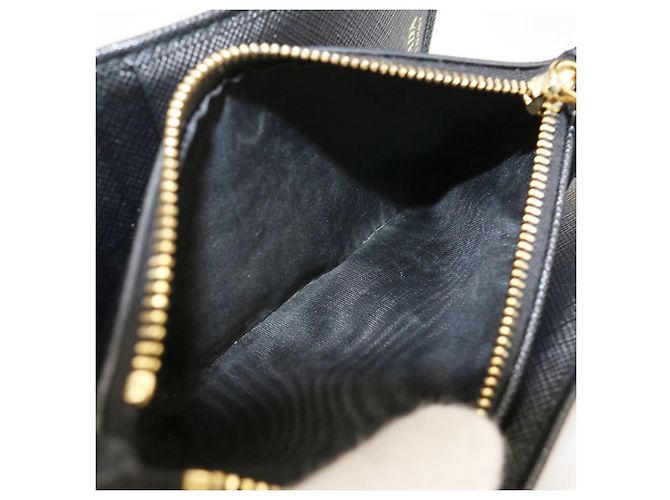 Saffiano Prada Bi-Fold Wallet aus schwarzem Kalbsleder - Ansicht 6