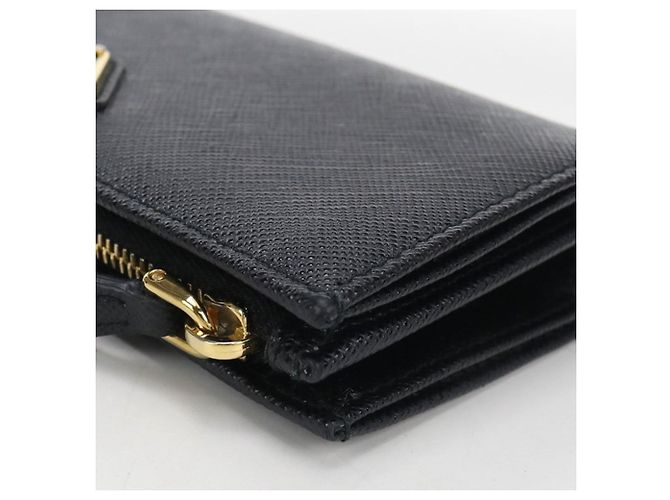 Saffiano Prada Bi-Fold Wallet aus schwarzem Kalbsleder - Ansicht 9