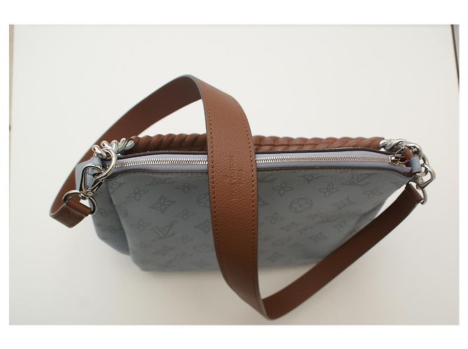 Borsa a tracolla Louis Vuitton Monogram Empreinte in pelle azzurro cielo Modello Babylone Chain Marrone Blu - vista 10