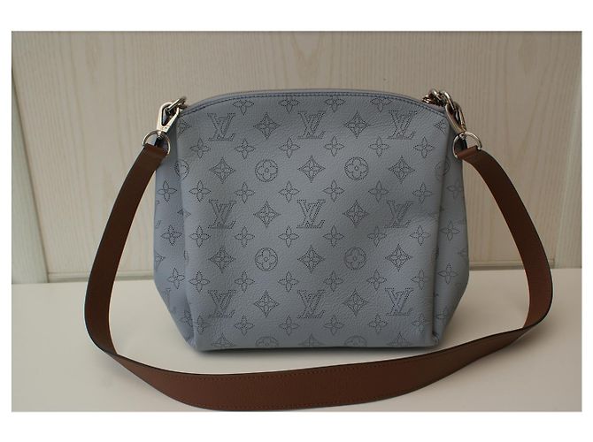 Borsa a tracolla Louis Vuitton Monogram Empreinte in pelle azzurro cielo Modello Babylone Chain Marrone Blu - vista 2
