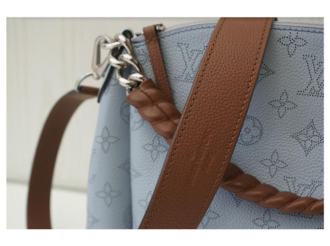 Borsa a tracolla Louis Vuitton Monogram Empreinte in pelle azzurro cielo Modello Babylone Chain Marrone Blu - vista 4