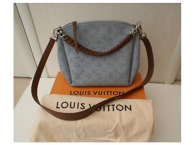 Borsa a tracolla Louis Vuitton Monogram Empreinte in pelle azzurro cielo Modello Babylone Chain Marrone Blu - vista 9