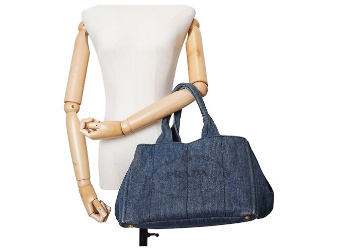 Prada Jeans in denim blu Avio Borsa tote Canapa con stampa logo - vista 2