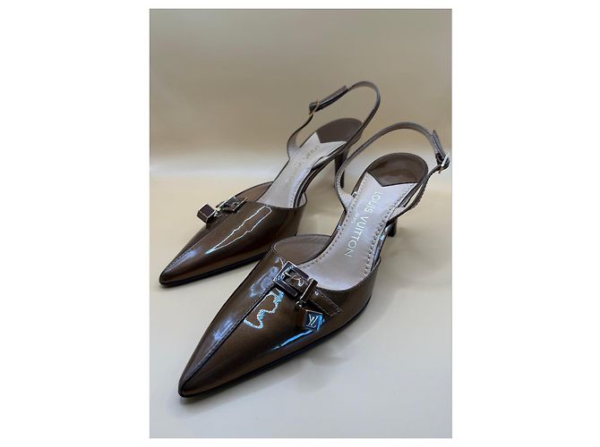 Décolleté slingback Louis Vuitton in vernice marrone - vista 3