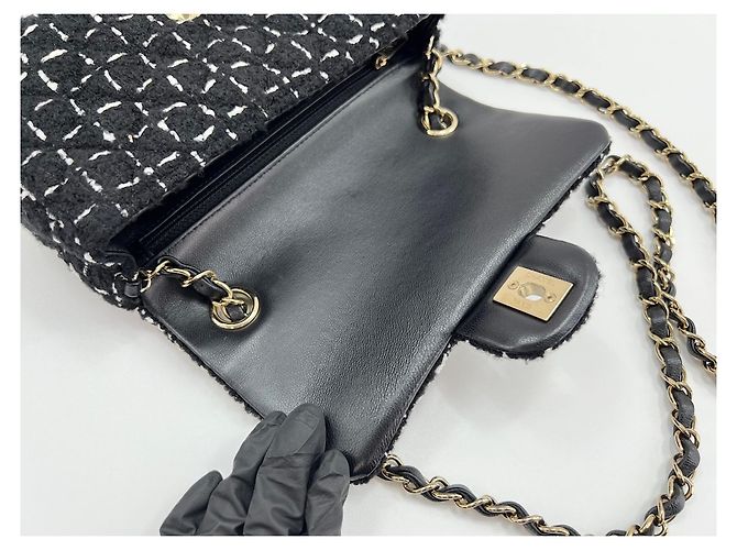 Borsa a Spalla Chanel Mini Matelassé Nero - vista 13