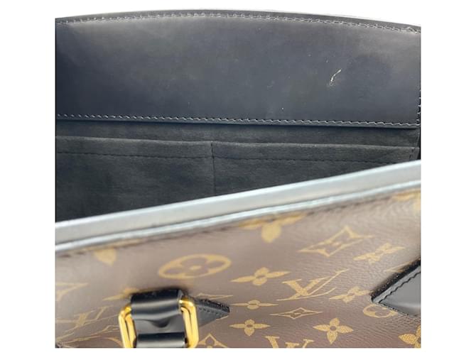 Borsa Louis Vuitton Phoenix PM Marrone - vista 15