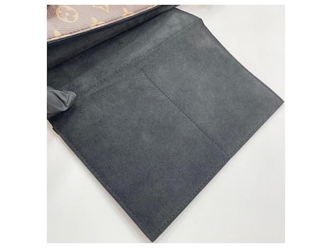 Borsa Louis Vuitton Phoenix PM Marrone - vista 18