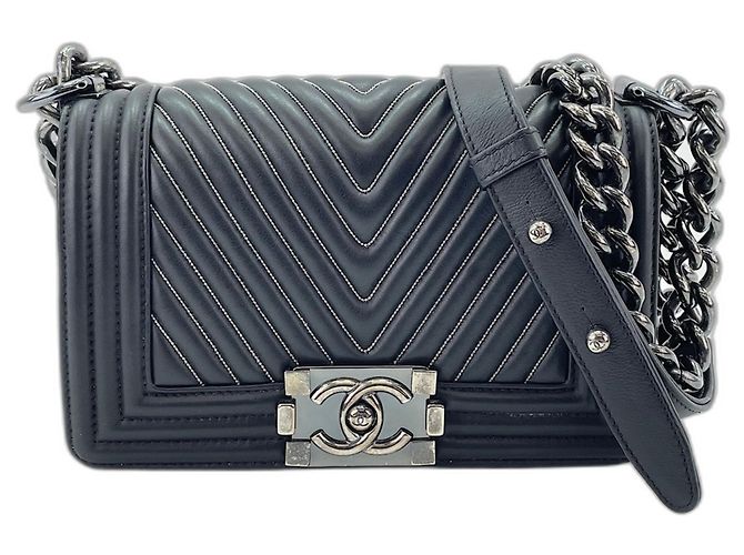 Borsa Chanel Boy Shoulder Bag in nero - vista 15