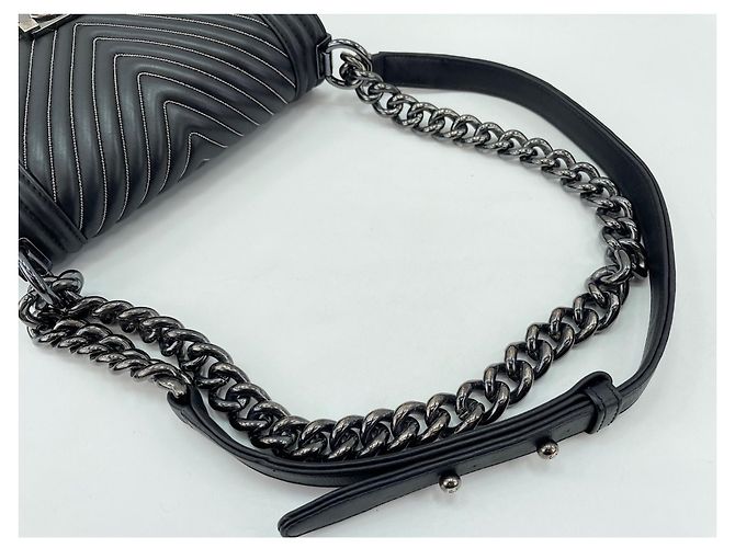 Borsa Chanel Boy Shoulder Bag in nero - vista 8