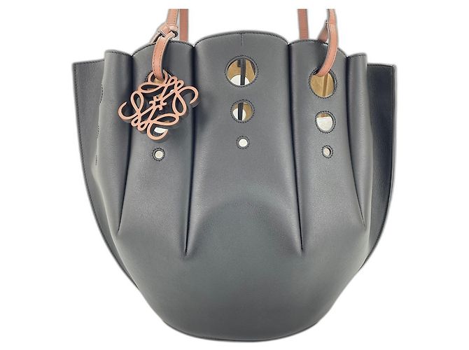 Borsa Loewe Black Leather Shell Tote Bag in pelle nera Nero - vista 2