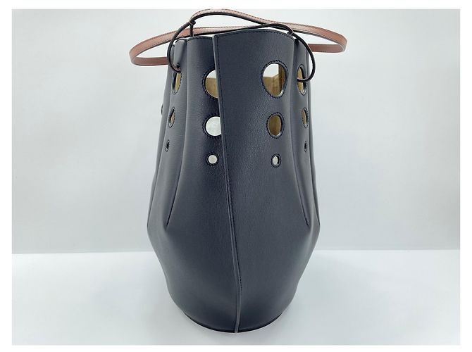 Borsa Loewe Black Leather Shell Tote Bag in pelle nera Nero - vista 4