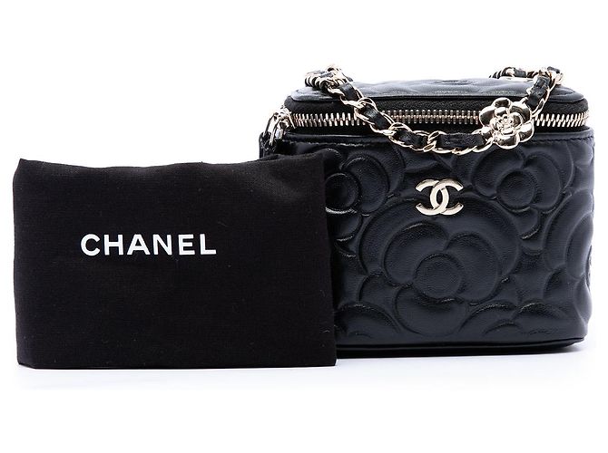 Vanity Beauty case Chanel in pelle d'agnello nero con camelia in rilievo e catena - vista 7