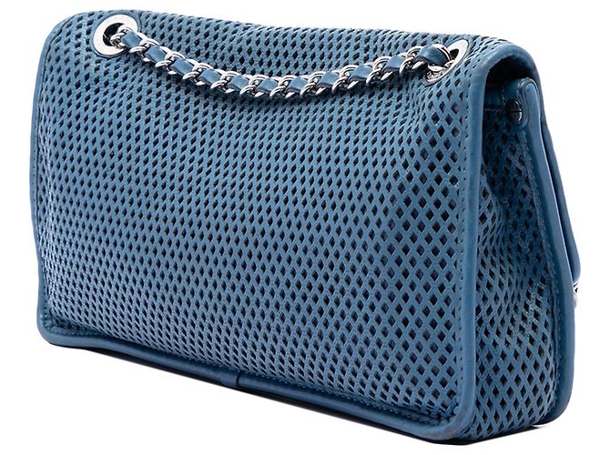 Chanel Blue Medium Perforated Calfskin Up In The Air Flap - vista 2