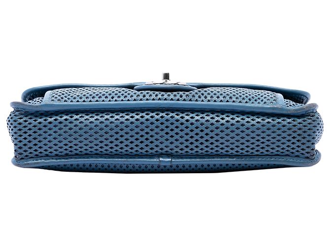 Chanel Blue Medium Perforated Calfskin Up In The Air Flap - vista 3