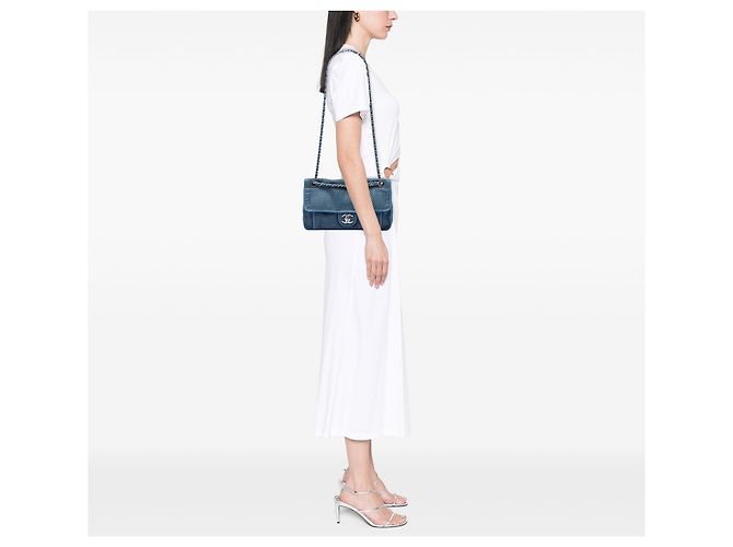 Chanel Blue Medium Perforated Calfskin Up In The Air Flap - vista 6