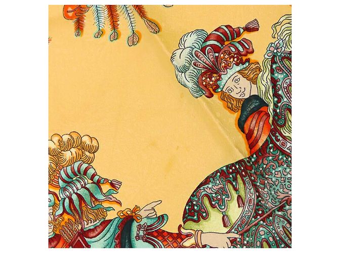Lenço de seda Hermès Yellow Les Fetes du Roi Soleil 90 Amarelo Mostarda - vista 2