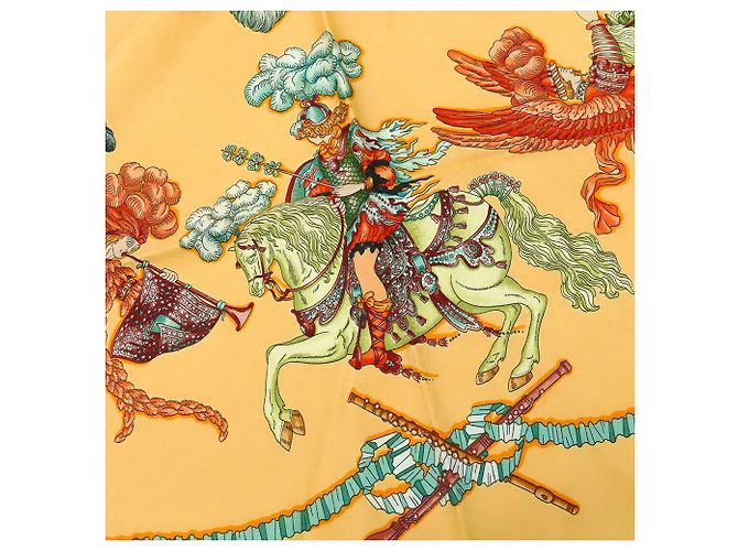 Lenço de seda Hermès Yellow Les Fetes du Roi Soleil 90 Amarelo Mostarda - vista 3