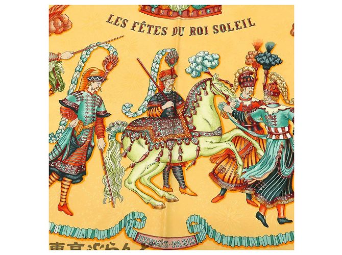 Lenço de seda Hermès Yellow Les Fetes du Roi Soleil 90 Amarelo Mostarda - vista 6