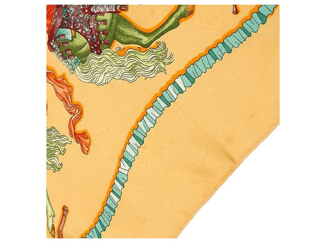 Lenço de seda Hermès Yellow Les Fetes du Roi Soleil 90 Amarelo Mostarda - vista 9