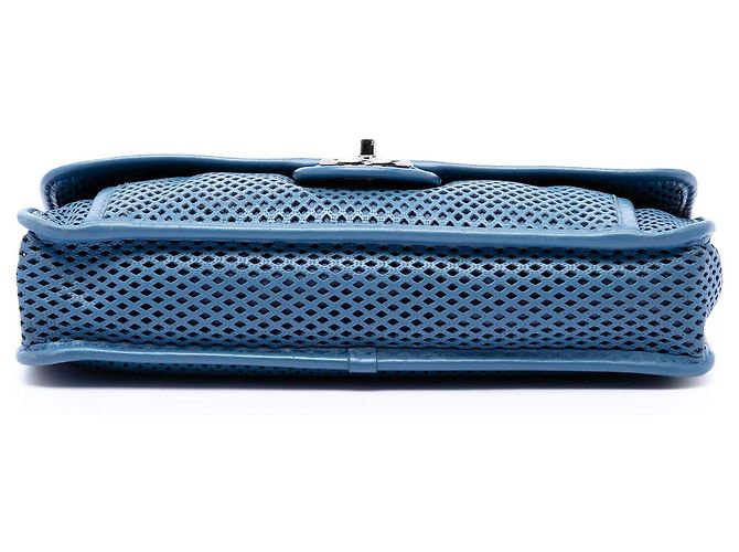 Chanel Blue Medium Perforated Calfskin Up In The Air Flap - vista 3