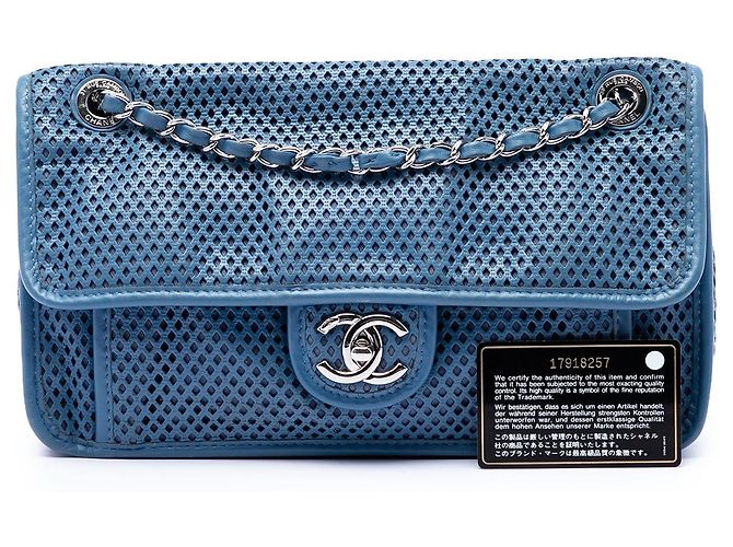 Chanel Blue Medium Perforated Calfskin Up In The Air Flap - vista 7