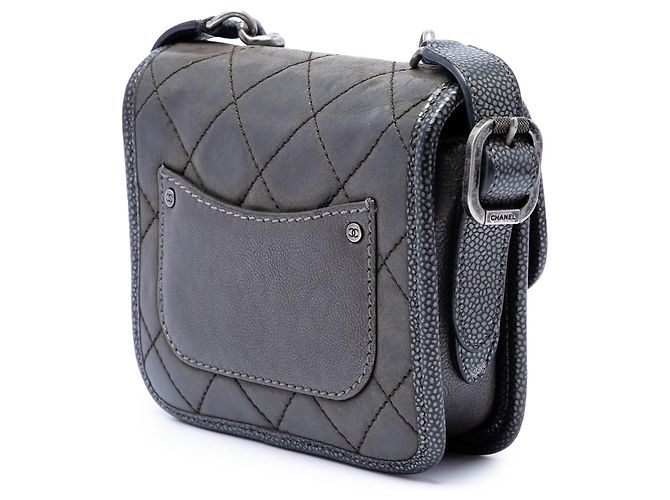 Chanel Gray Paris Bombay Mini Quilted Iridescent Calfskin Back to School Single Flap Marrone Grigio antracite - vista 2