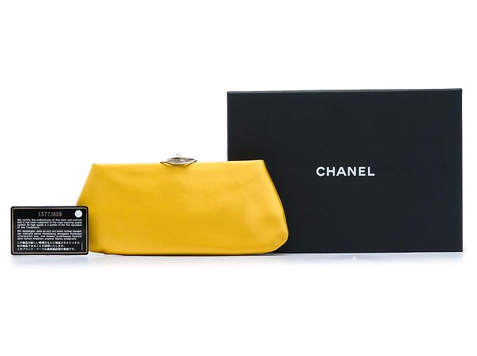 Clutch da sera Chanel in raso giallo con camelia di cristallo Senape - vista 7