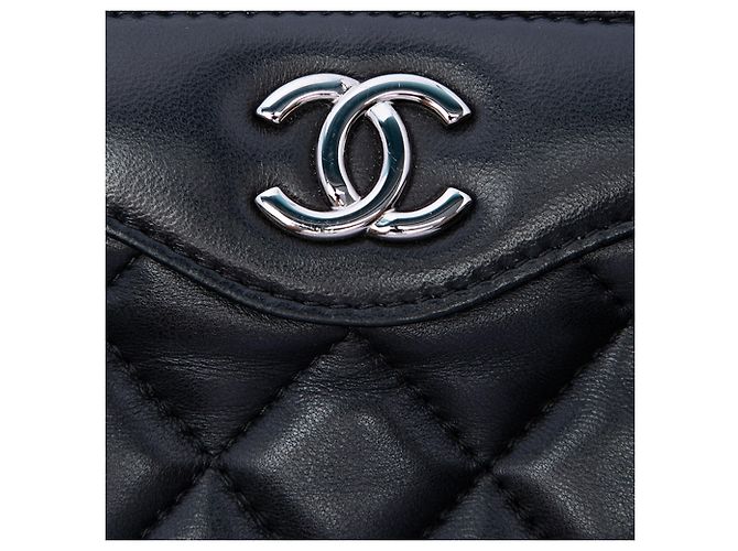 Chanel Black CC gesteppte Lammfell-Rahmentasche Schwarz - Ansicht 5