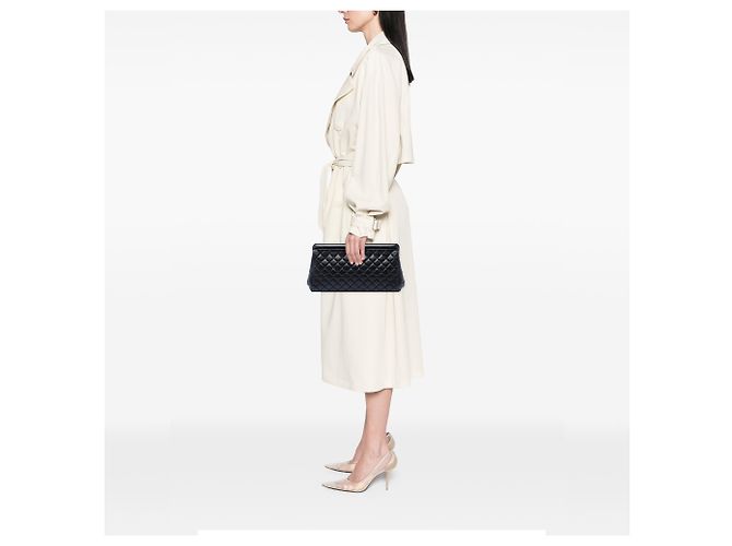 Chanel Black CC gesteppte Lammfell-Rahmentasche Schwarz - Ansicht 6