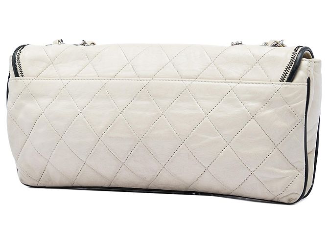 Mademoiselle Chanel White Quilted Aged Lambskin Reissue 2.55 East West Flap Blanc Écru - Ansicht 2