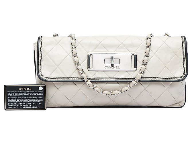 Mademoiselle Chanel White Quilted Aged Lambskin Reissue 2.55 East West Flap Blanc Écru - Ansicht 7