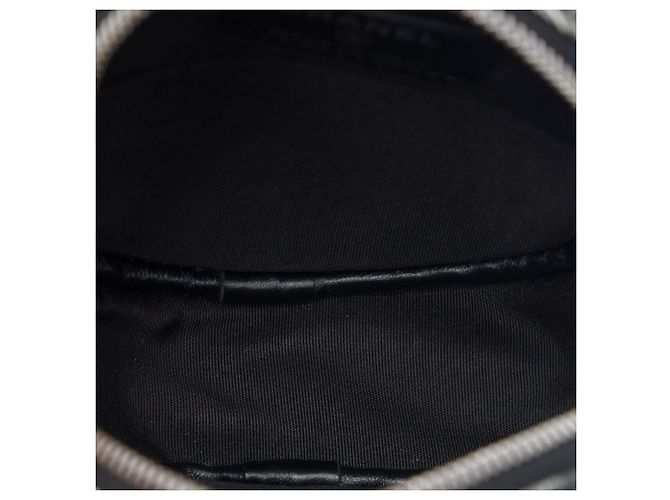 Chanel Black CC Rund Clutch aus Kalbsleder mit Blumenmuster und Kette Schwarz - Ansicht 4
