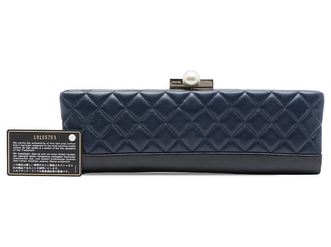 Clutch Baguette Chanel Blue CC in agnello trapuntato con perle Blu navy - vista 7