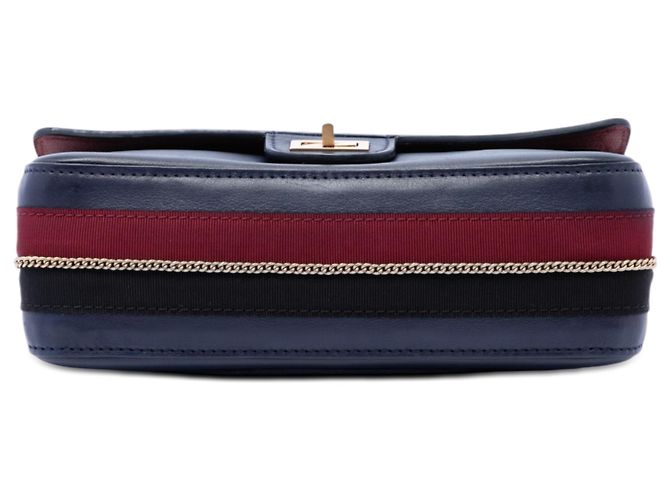 Chanel Blue Calfskin Reissue 2.55 Medallion Nude Double Flap 225 Blu navy - vista 3