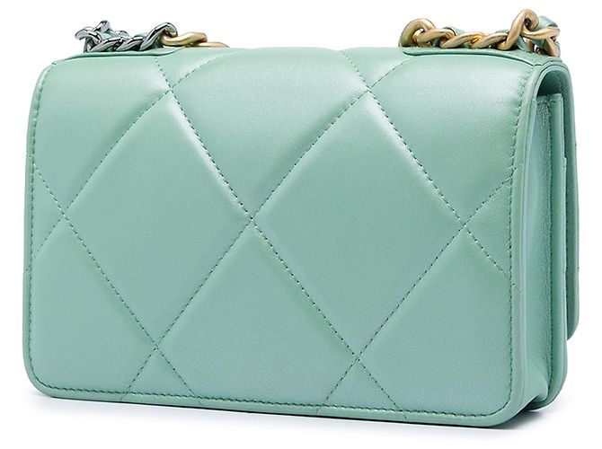 Wallet On Chain Carteira com corrente 19 em couro de cordeiro matelassê verde Chanel Verde claro - vista 2
