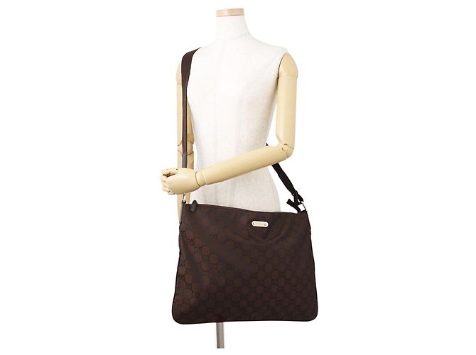 Borsa a tracolla Gucci in nylon marrone - vista 4