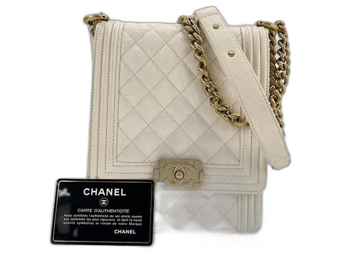 Borsa a tracolla verticale Chanel Boy Bianco - vista 14