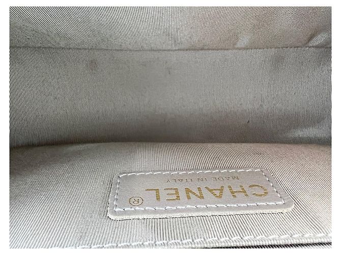 Chanel Boy Schultertasche in Grau Braun - Ansicht 11