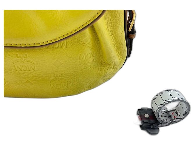 MCM Schultertasche aus gelbem Leder - Ansicht 3