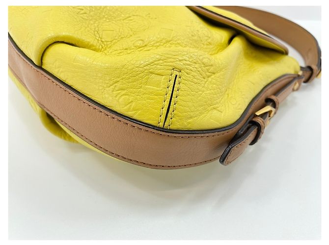 MCM Schultertasche aus gelbem Leder - Ansicht 7