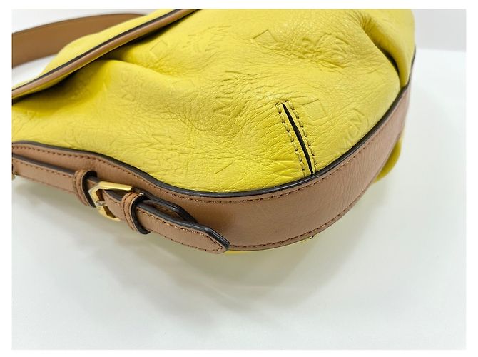 MCM Schultertasche aus gelbem Leder - Ansicht 8