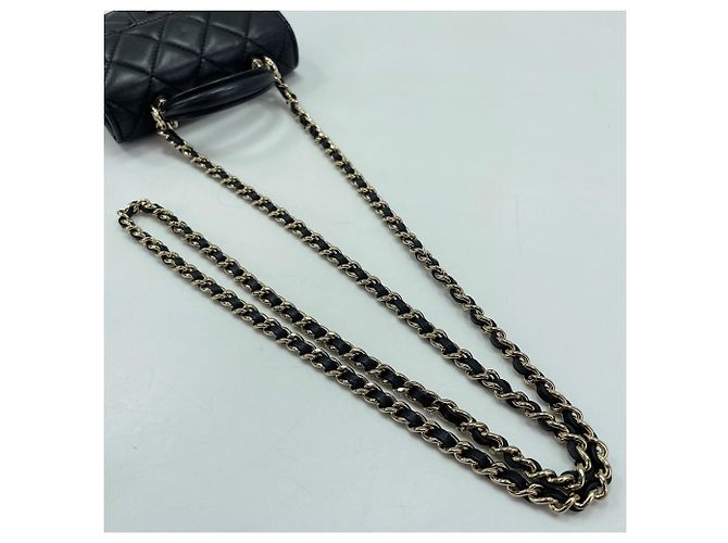 Borsa a tracolla Chanel Matelassé in pelle nera Nero - vista 8