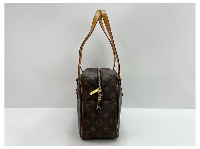 Bolsa de ombro Louis Vuitton Cite em marrom - vista 5