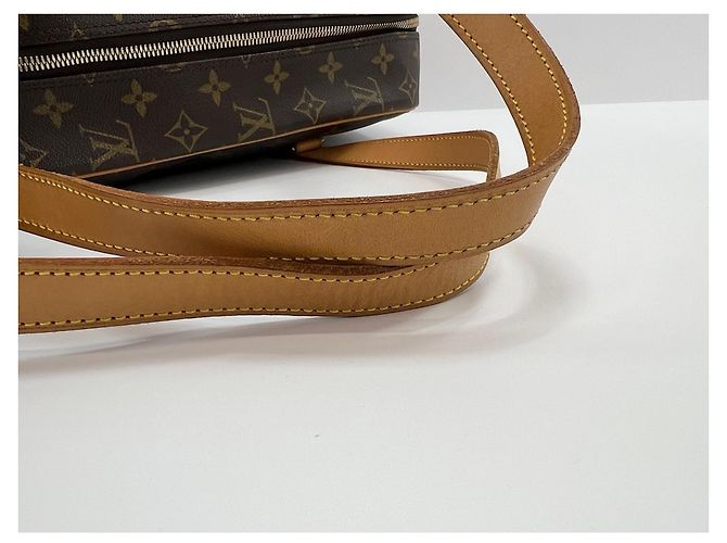 Bolsa de ombro Louis Vuitton Cite em marrom - vista 9