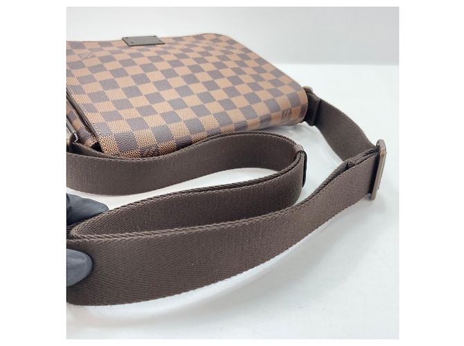 Borsa a tracolla Louis Vuitton District PM Marrone - vista 10